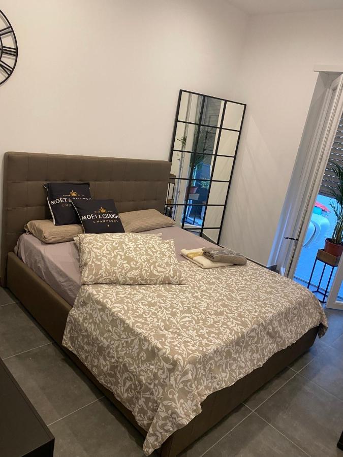 Decoluxe !Apartamento Con 1 Camera Da Letto , In Zona San Paolo , Via Martiniana Turijn Buitenkant foto